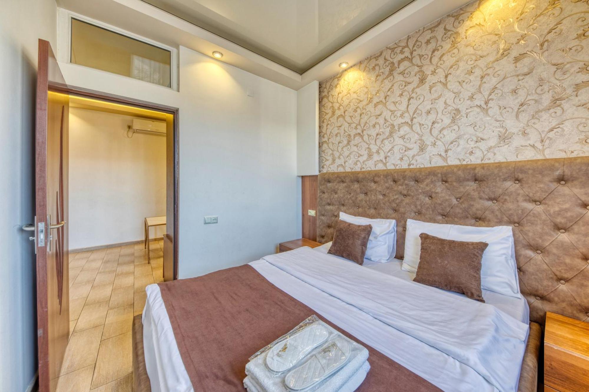 Aleppo Hotel Jerevan Exteriör bild
