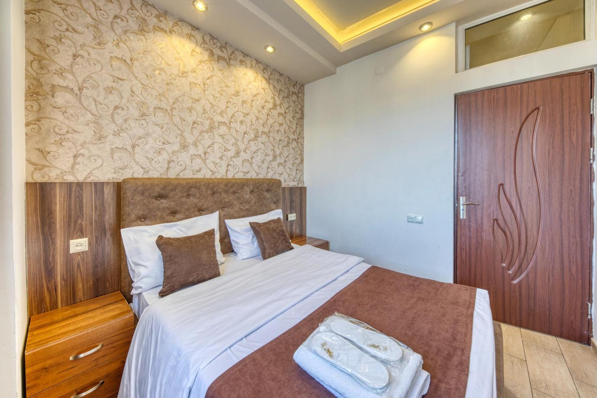 Aleppo Hotel Jerevan Exteriör bild