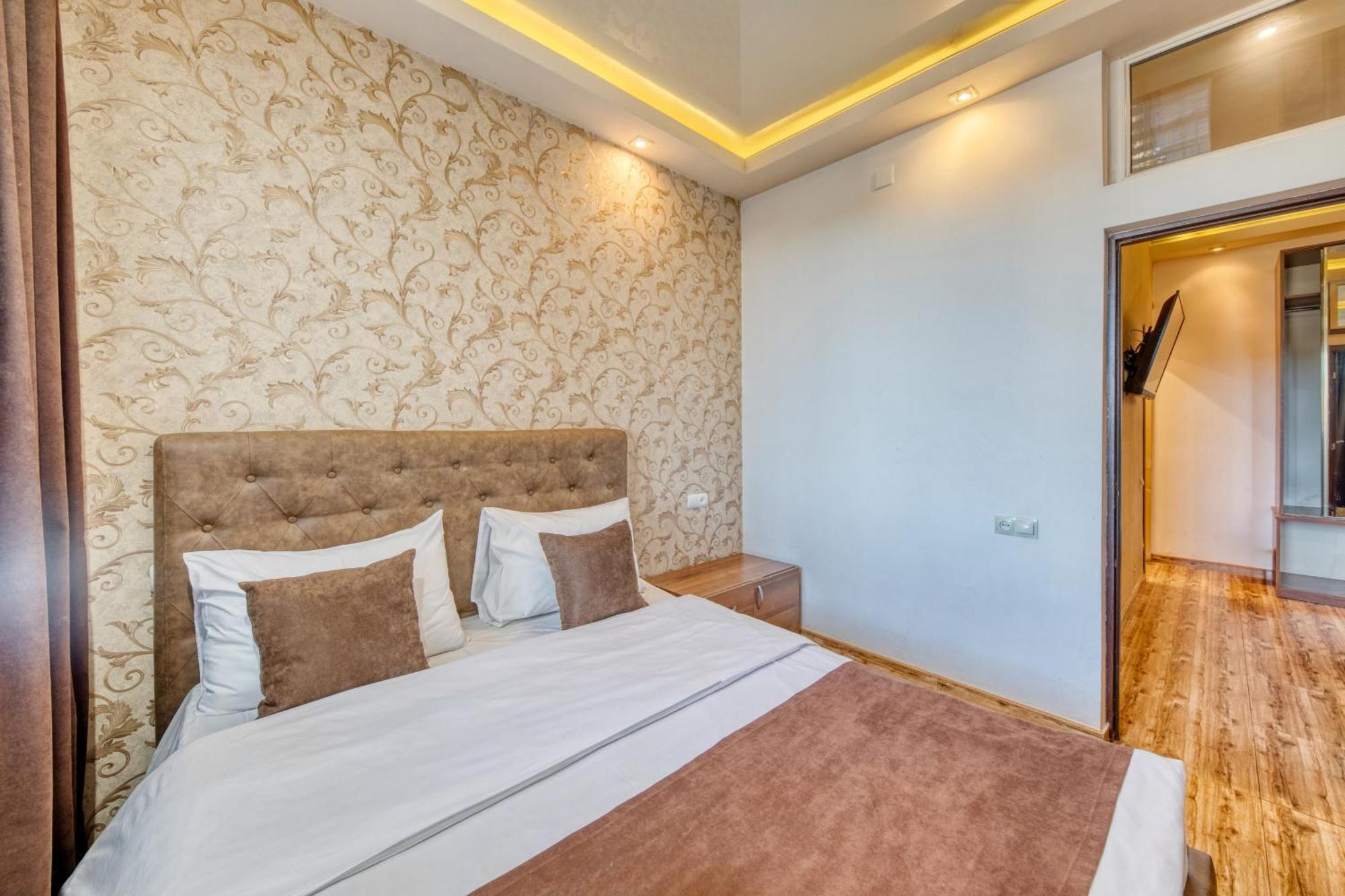 Aleppo Hotel Jerevan Exteriör bild