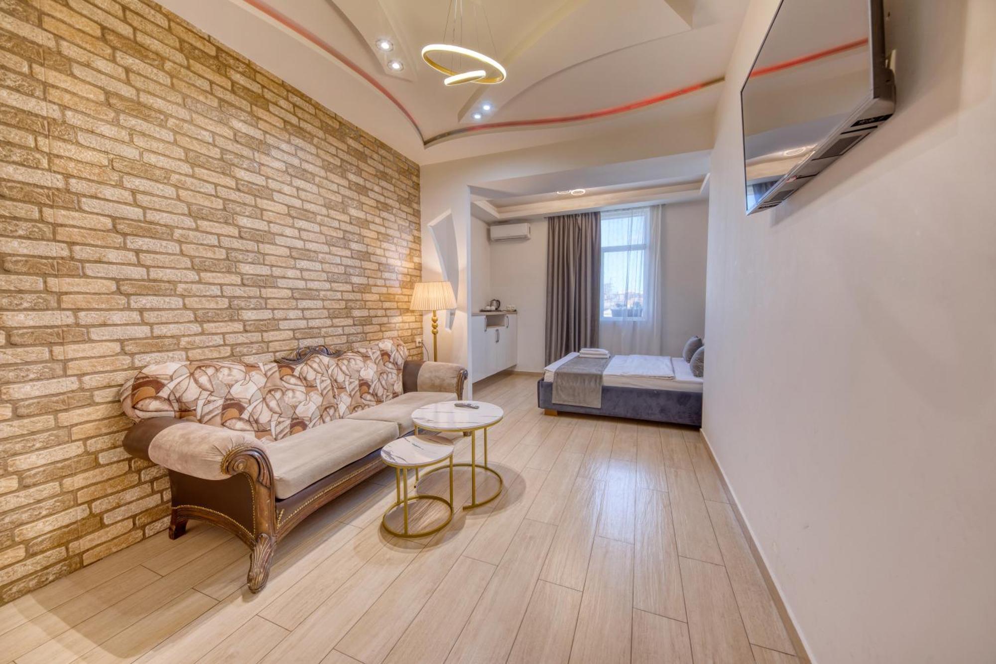 Aleppo Hotel Jerevan Exteriör bild