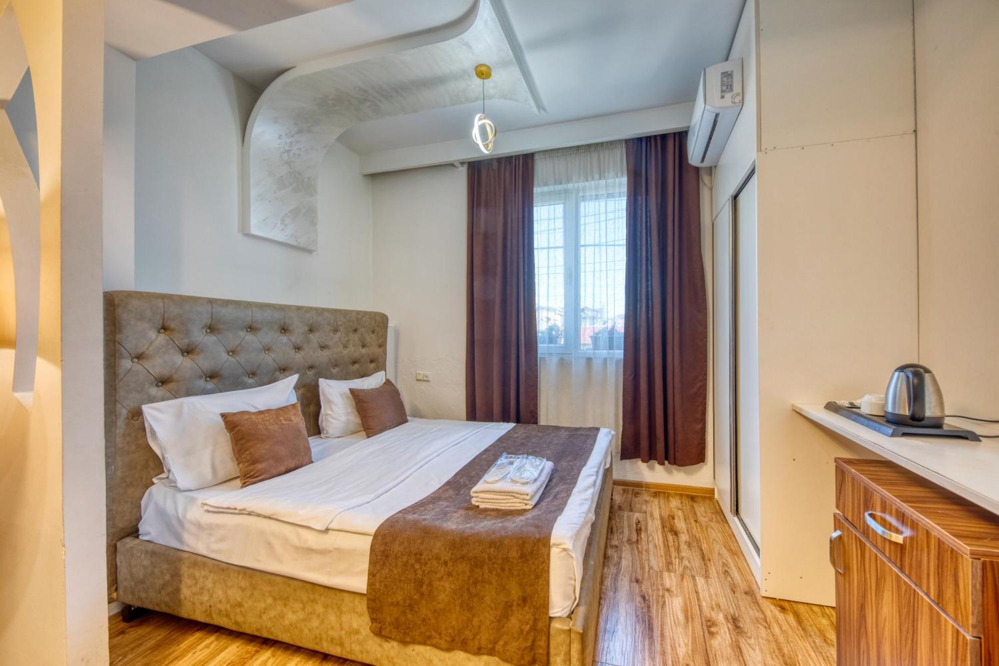Aleppo Hotel Jerevan Exteriör bild