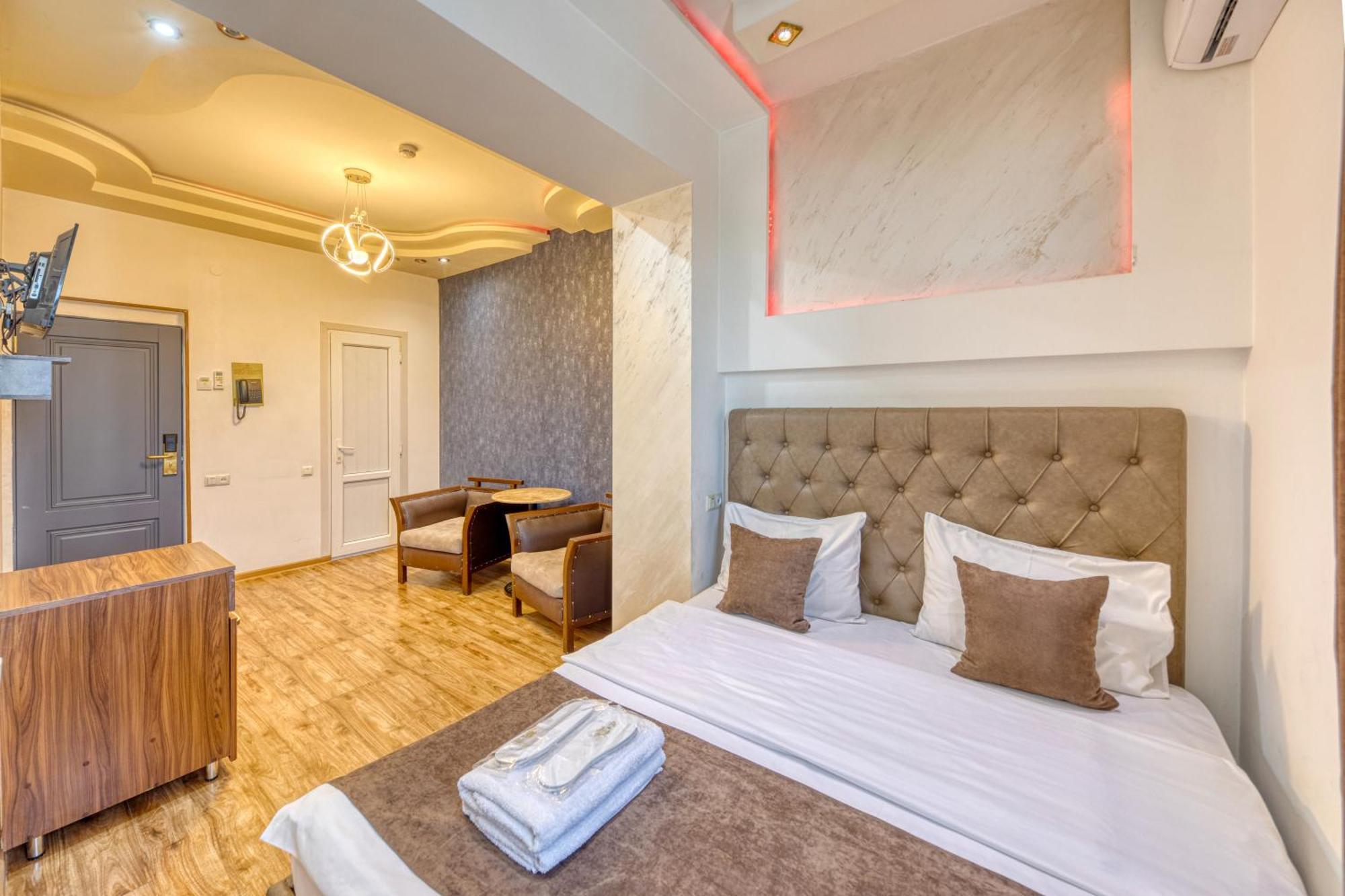 Aleppo Hotel Jerevan Exteriör bild