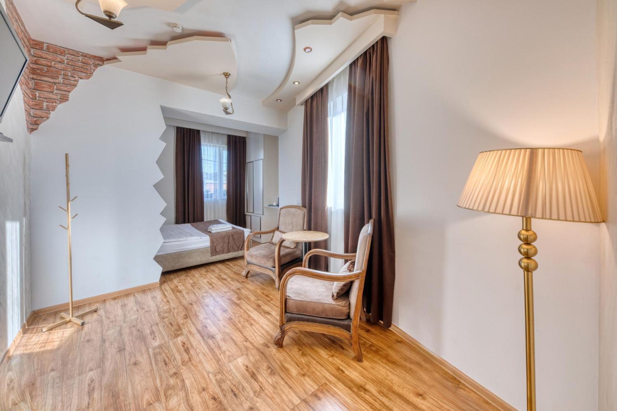 Aleppo Hotel Jerevan Exteriör bild