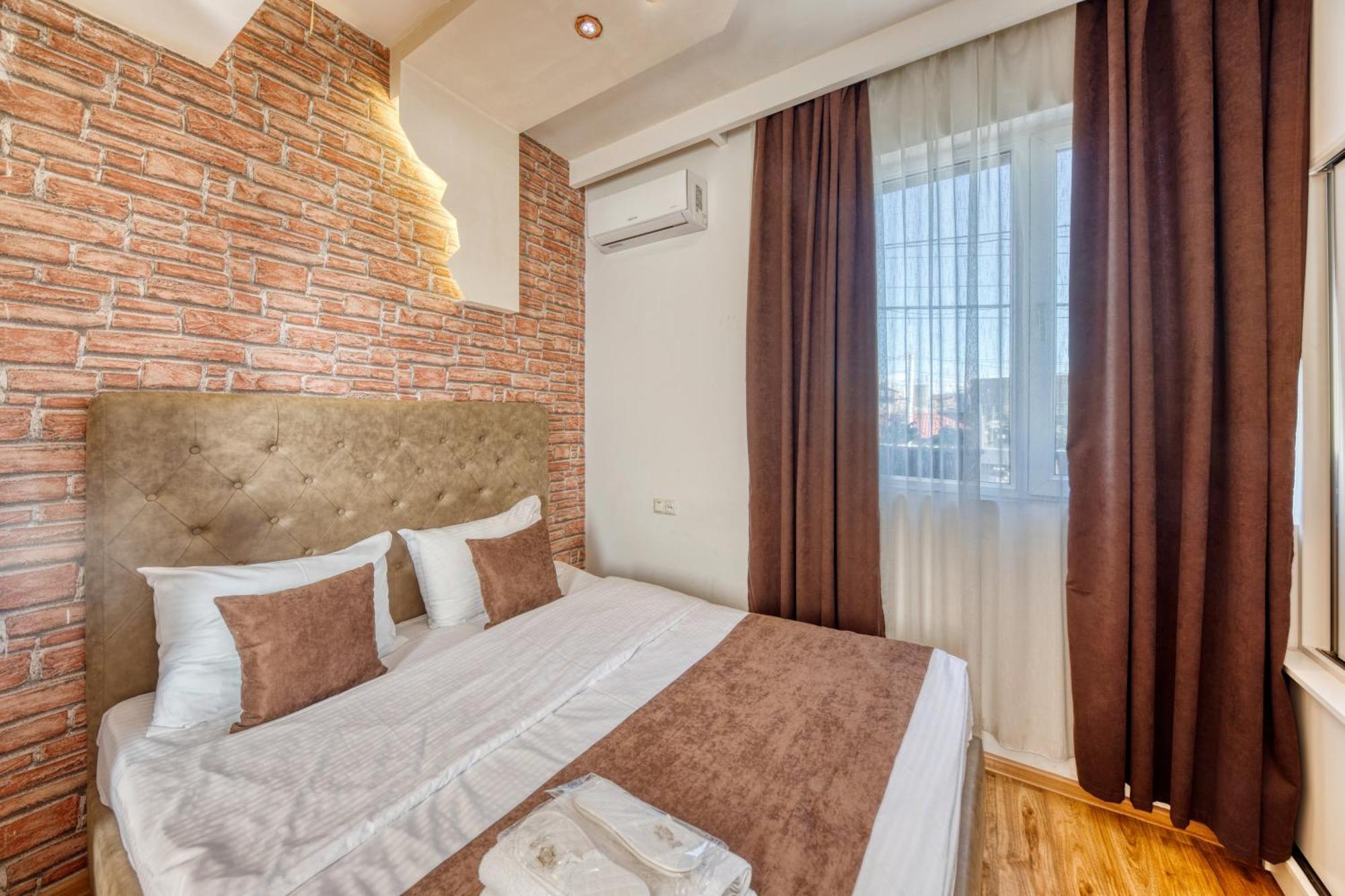 Aleppo Hotel Jerevan Exteriör bild